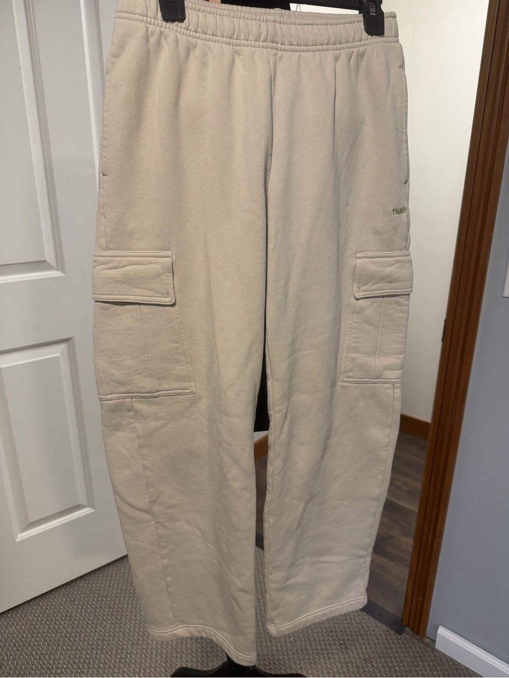 TNA Aritzia Cozy Fleece MegaFit Cargo Sweatpants Cream Size Small